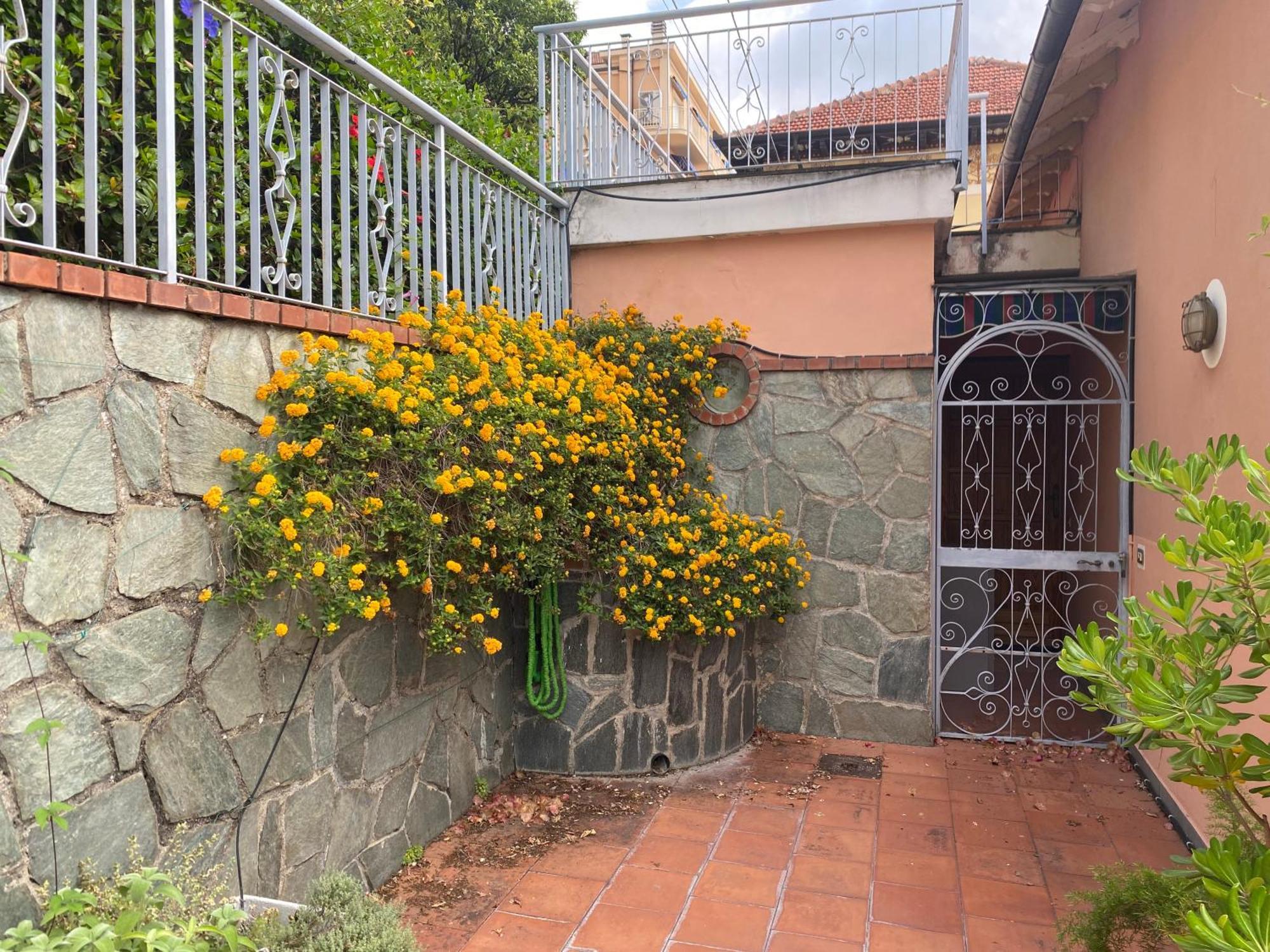 Apartment Casa Ribot: Centro E Mare A Portata Di Mano Alassio